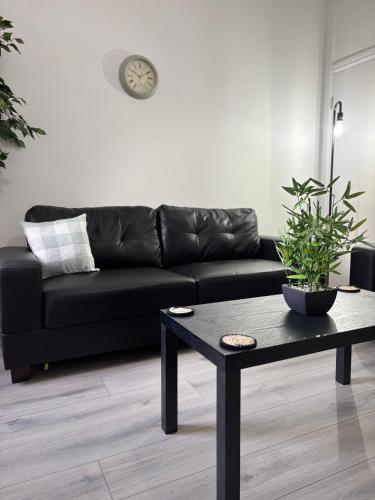 Χώρος καθιστικού στο Spacious House in Coventry