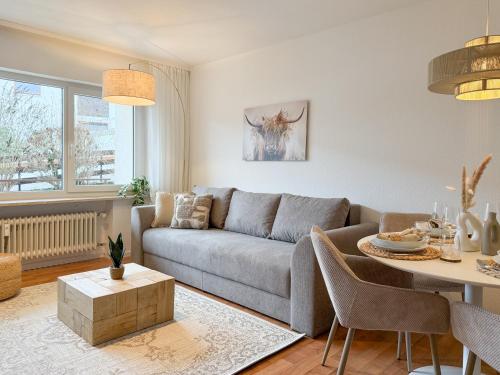 Posezení v ubytování Schwarzwald-Studio mit Sonnenbalkon nähe Grillplatz