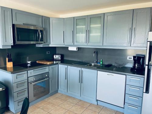 Imagen de la galería de Royal Islander La Terrasse Pelican Cove SXM, en Lowlands