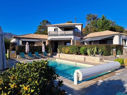 côte et mer - appartement haut standing dans villa avec piscine et vue mer