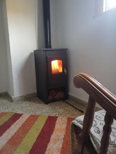 a small black stove in a corner of a room at Casa Diafa in Órgiva