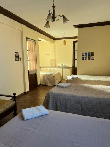 Postel nebo postele na pokoji v ubytování La Culta Centro Cultural Y Hostal