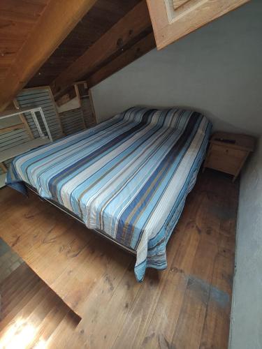 a bed in a room with a wooden floor at brisa azul in General Roca