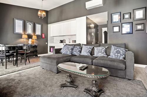 Vintage 1-Bedroom Oasis Center