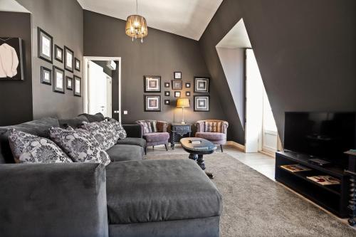 Vintage 1-Bedroom Oasis Center