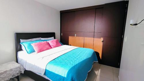 Katil atau katil-katil dalam bilik di Habitación Privada en Apartamento Compartido - La Concordia