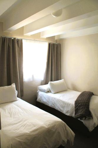 Ένα ή περισσότερα κρεβάτια σε δωμάτιο στο Courtyard Guest House