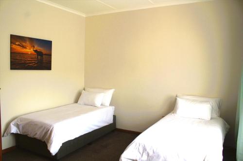 Ένα ή περισσότερα κρεβάτια σε δωμάτιο στο Courtyard Guest House