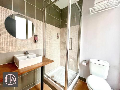 Ένα μπάνιο στο Alliance Hôtel Paris