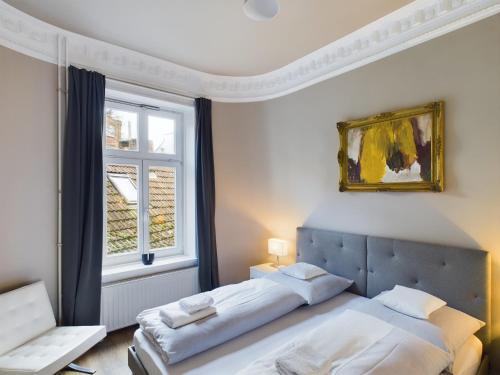 a bedroom with two beds and a window at Art Apartments in Hamburg