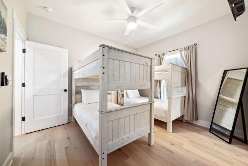 En eller flere senge i et værelse på Sugar Farm