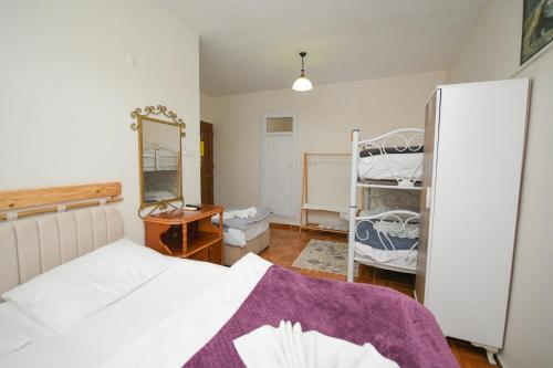Ένα ή περισσότερα κρεβάτια σε δωμάτιο στο Anz Guest House Pansiyon