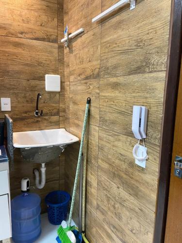 Bilik mandi di Flat Moderno e Climatizado I - Próximo ao centro