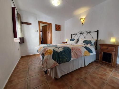 Postel nebo postele na pokoji v ubytování Casa Almachar