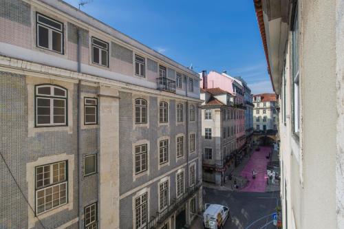 Central Lisbon Flat by Pink St