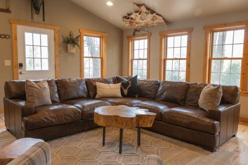 Χώρος καθιστικού στο Cedar Ridge Hideaway