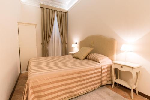 a small bedroom with a bed and a window at Residenza Marchesi Pontenani in Florence