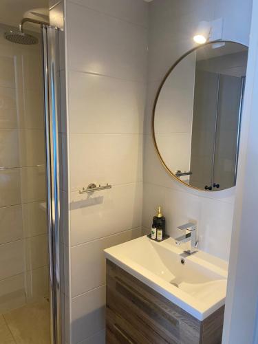 a bathroom with a sink and a mirror at Bed en Bike Texel in Den Burg