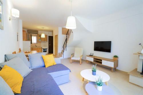 Apollonas Beachfront Apartment 1