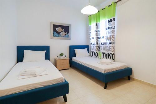 Apollonas Beachfront Apartment 1