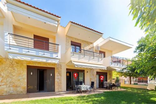 Apollonas Beachfront Apartment 1