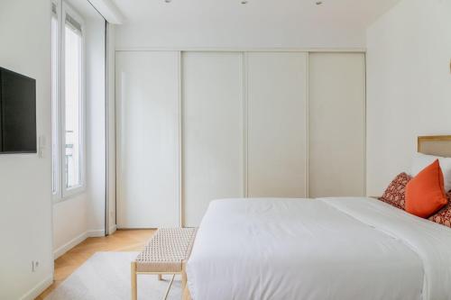 Elegant Parisian Apartment near Eiffel Tower