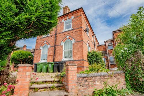 an old brick house with a brick wall at Host & Stay - Cannon Apartment in Worcester
