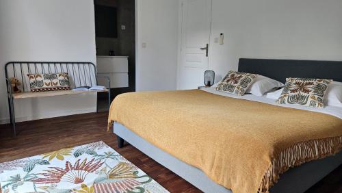 Ένα ή περισσότερα κρεβάτια σε δωμάτιο στο Maison de Maître Albitru - Piscine - Vue Golfe St-Florent