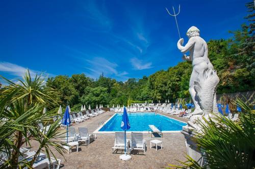a statue of a woman standing next to a pool at Residenz La Selva in Ghiffa