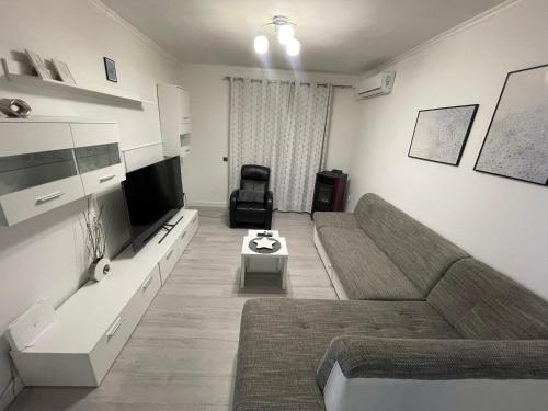 Televisyen dan/atau pusat hiburan di Primus Štrbić