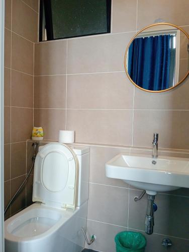 a bathroom with a toilet and a sink at Legoland walk 3min D'Pristine Rejoice Suite 2B2R 8pax Lakeview in Nusajaya