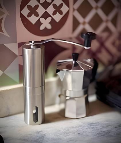 a close up of a hair dryer on a counter at Chic retrô no Flamengo in Rio de Janeiro