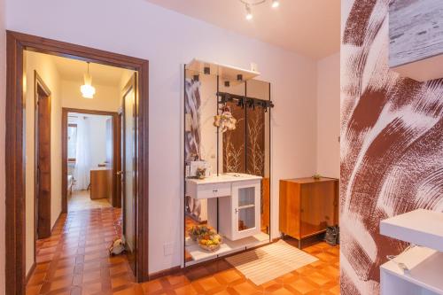 a dressing room with a mirror and a hallway at Condominio Val Biois in Falcade