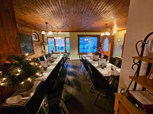 Μια τηλεόραση ή/και κέντρο ψυχαγωγίας στο auberge les deux tours