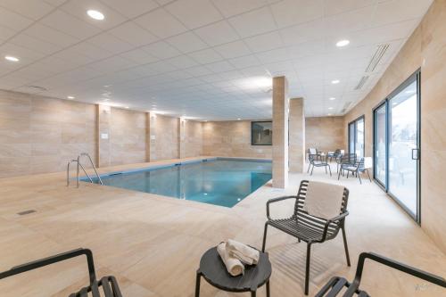 Πισίνα στο ή κοντά στο Lagrange Vacances Le Cristal de Piau