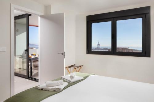 Top Floor Sea View & Terrace in Malaga!