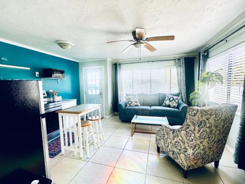 Un lugar para sentarse en Playa Esmeralda Inn Unit #1