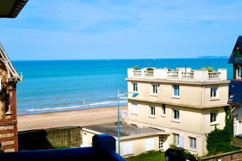 Appartement Vue Mer - 30 m de la plage - 5 minutes à pied du centre ville et du Casino