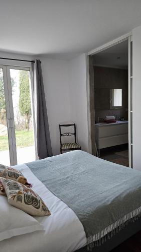 Ένα ή περισσότερα κρεβάτια σε δωμάτιο στο Maison de Maître Albitru - Piscine - Vue Golfe St-Florent