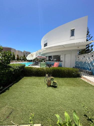Κήπος έξω από το Executive Two Bedroom Suite
