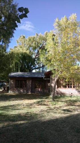 ロデオにあるCabañas Zorzal Rodeoの石造りの家