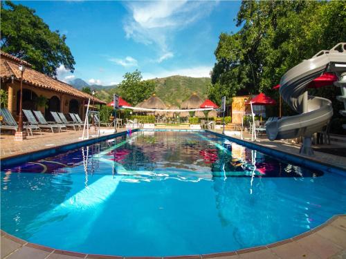 a large swimming pool with a water slide at Hosteria Tonusco Campestre in Santa Fe de Antioquia