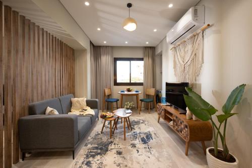 Cozy vibes, modern living by Spacey # 39 - Studio in Maadi
