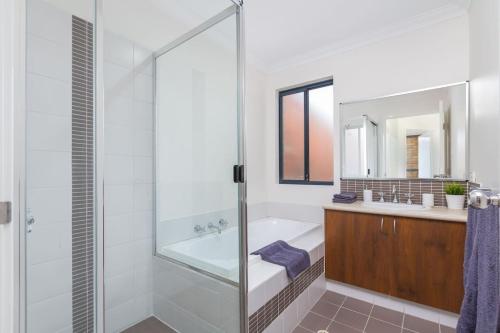 Koupelna v ubytování Modern Luxury in East Cannington