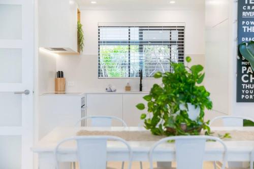 a kitchen with a table and chairs and a window at The Little Peaceful Retreat, 600m to Scarb Beach in Perth