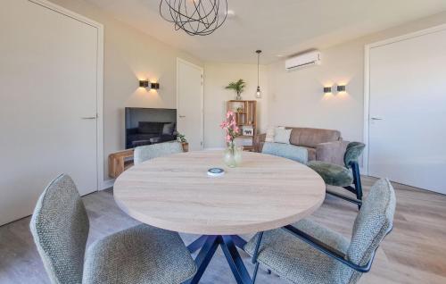 a dining room with a wooden table and chairs at 2 Bedroom Stunning Home In Afferden in Afferden