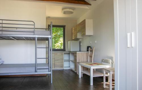 Η κουζίνα ή μικρή κουζίνα στο Nice Home In Nowe Warpno