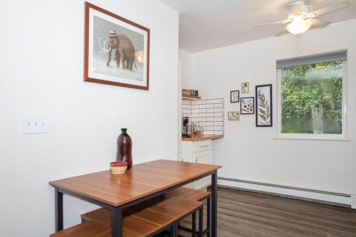 Φωτογραφία από το άλμπουμ του Sunflower Sanctuary σε Highland Park