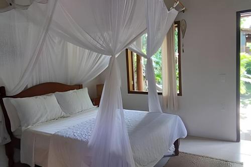 Postel nebo postele na pokoji v ubytování Licuri Praia de Algodões paz amor na beira do mar