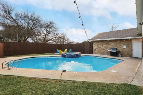 Kolam renang di atau dekat dengan Best of Desoto 4BR, 3BA with Pool, HotTub, Cinema